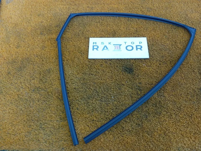 Уплотнитель стекла двери