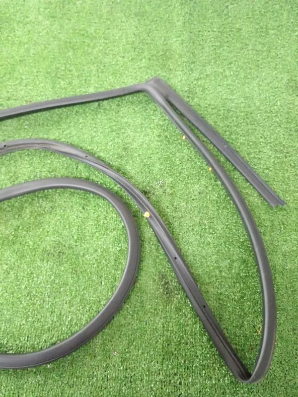 Уплотнитель двери