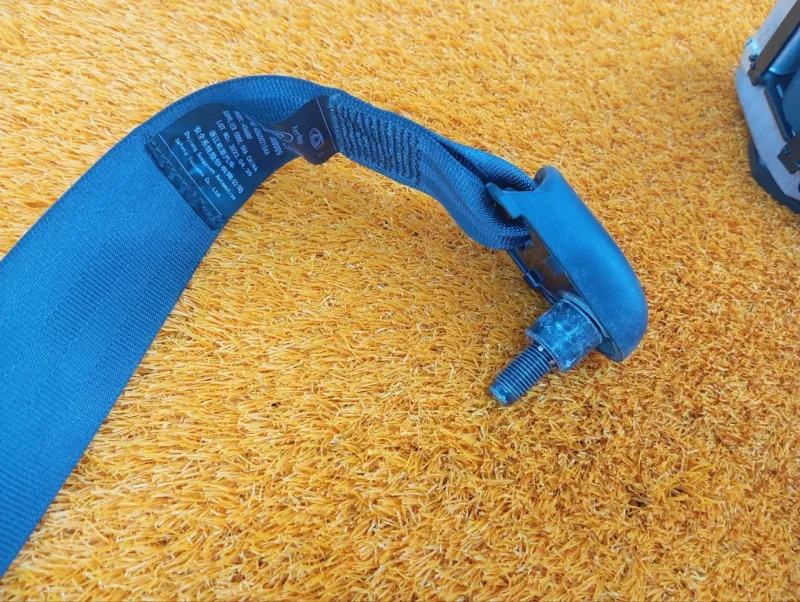 Ремень безопасности