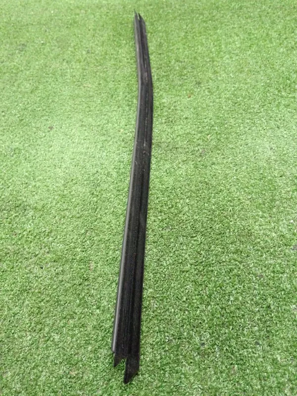 Уплотнитель стекла двери