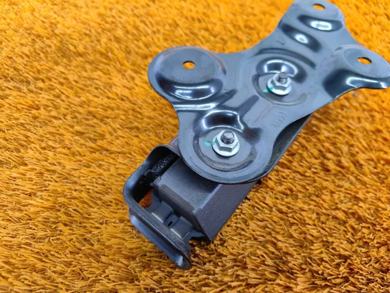 Демпфер крышки багажника