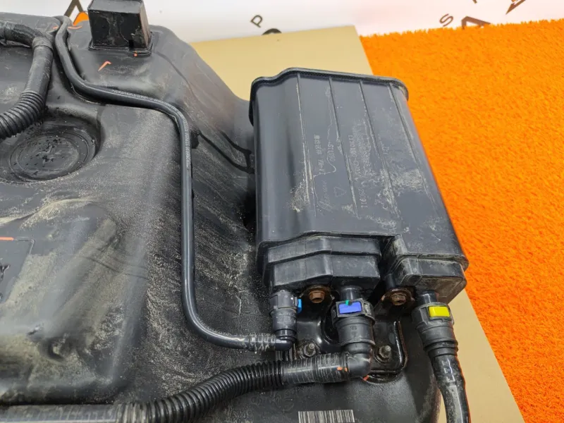 Бак топливный