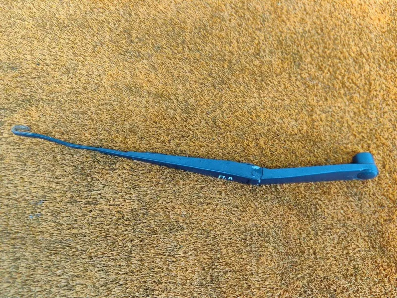 поводок стеклоочистителя