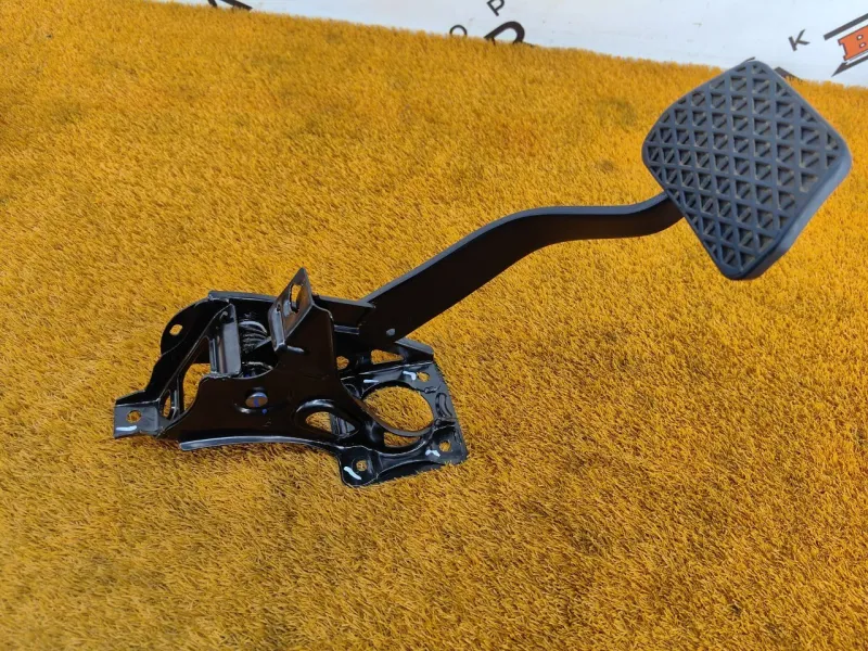 Педаль тормоза