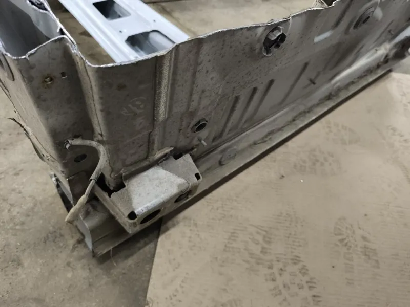 Порог с центральной стойкой