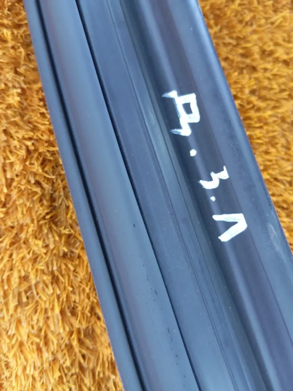 Уплотнитель стекла двери