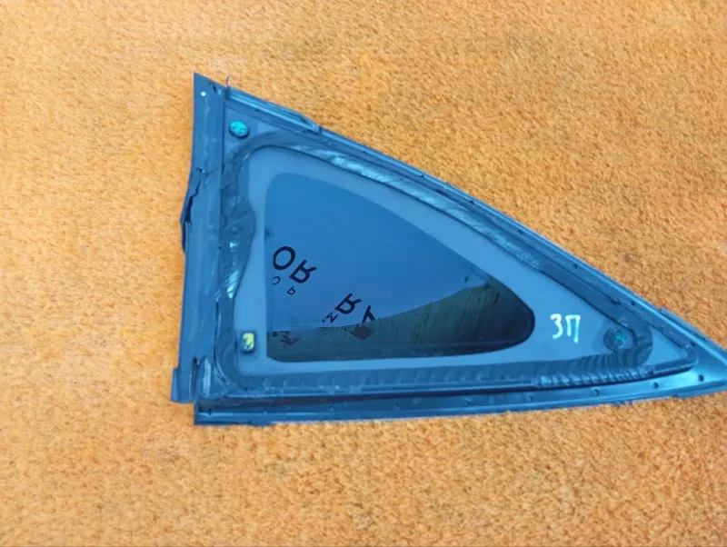 Форточка задняя