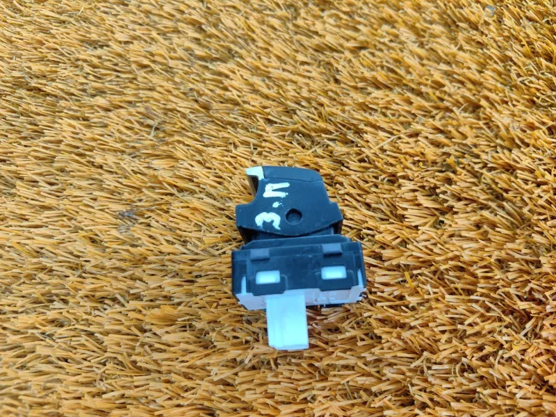 Кнопка стеклоподъемника