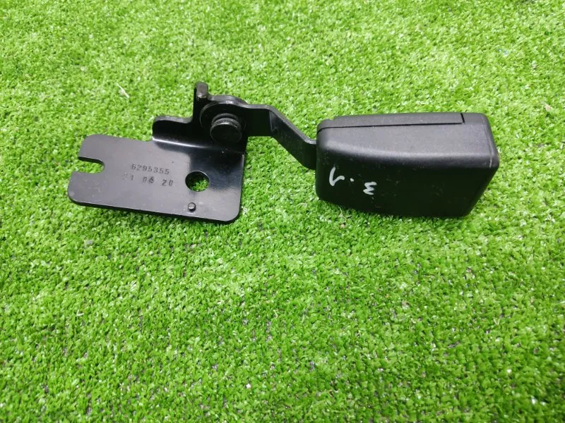 Ответная часть ремня безопасности