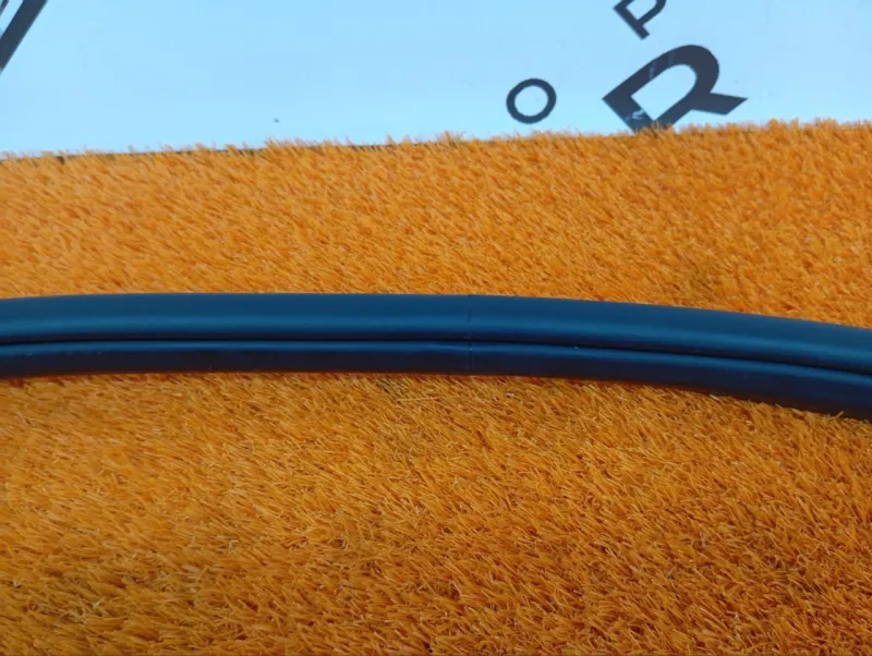 Уплотнитель проема двери