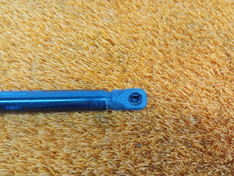 Амортизатор капота