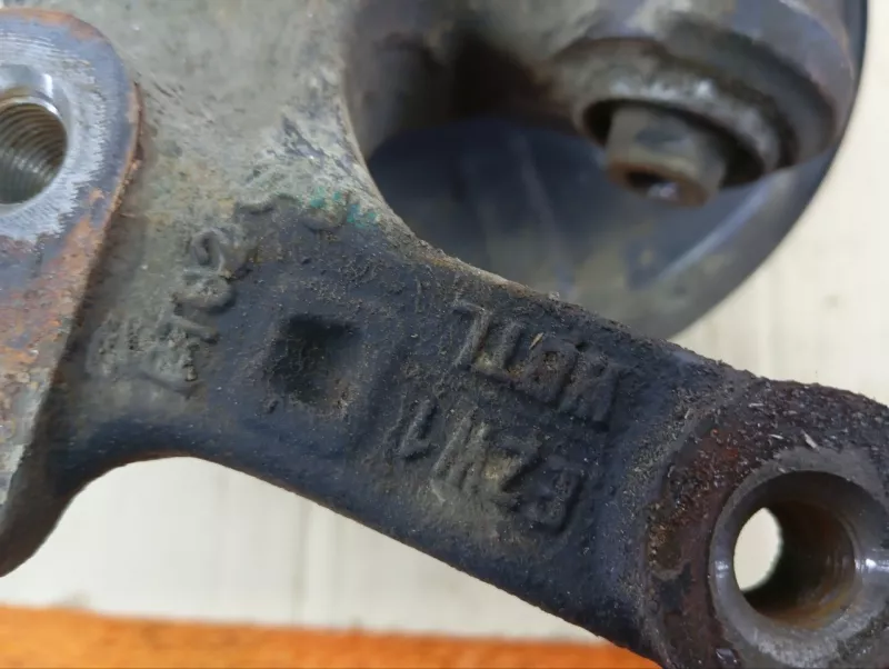 Кулак поворотный