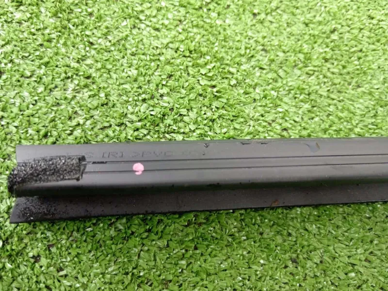 Уплотнитель стекла двери