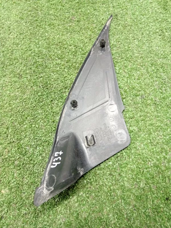 Уголок двери