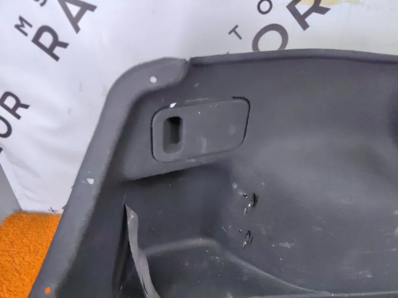 Обшивка багажника