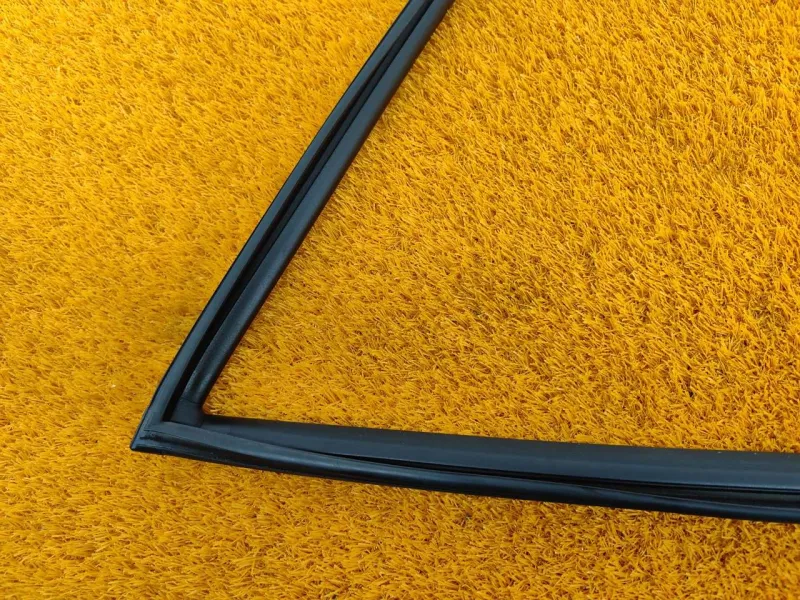 Уплотнитель стекла двери