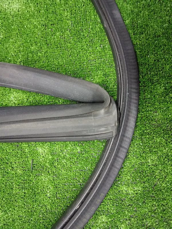 Уплотнитель двери