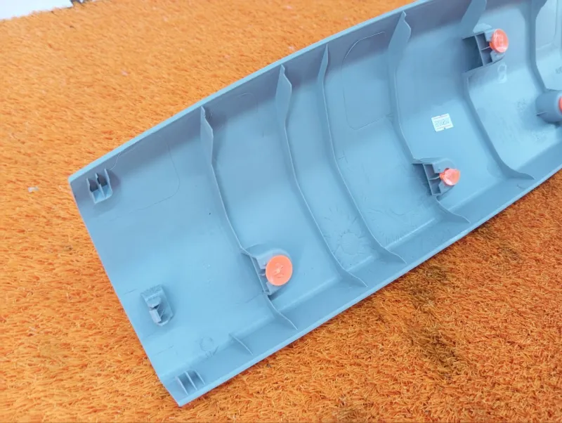 Обшивка двери багажника