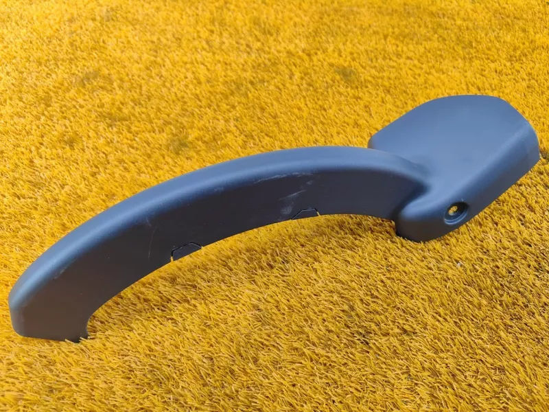 Накладка петли крышки багажника