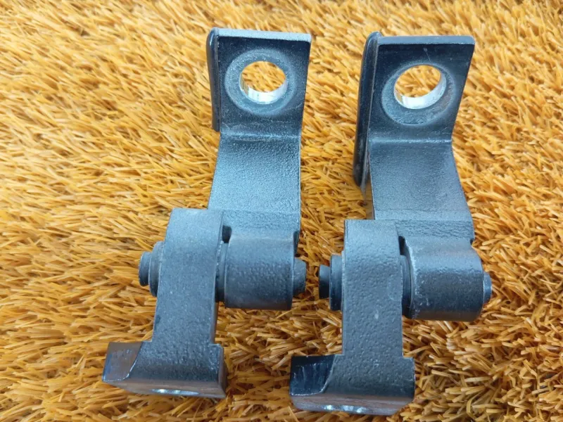 Петля двери