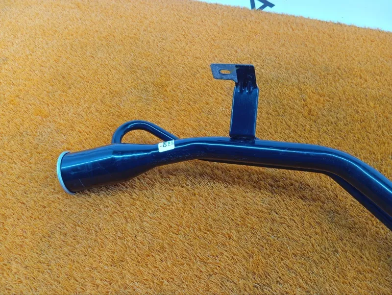 Горловина топливного бака