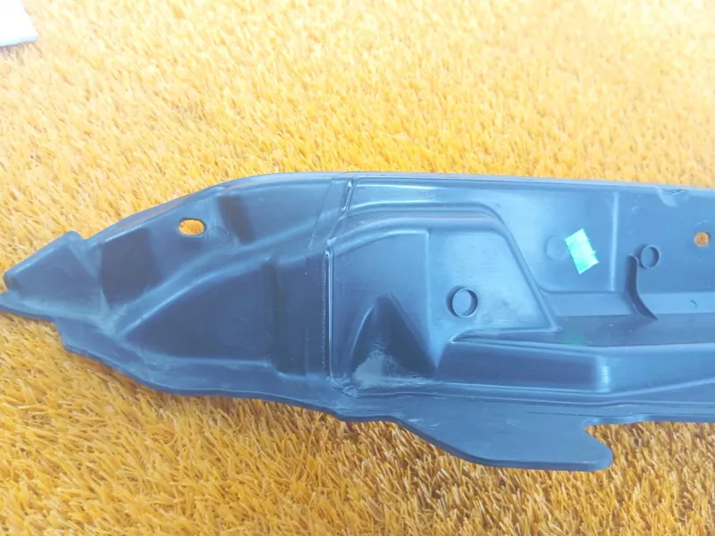 Крышка салонного фильтра