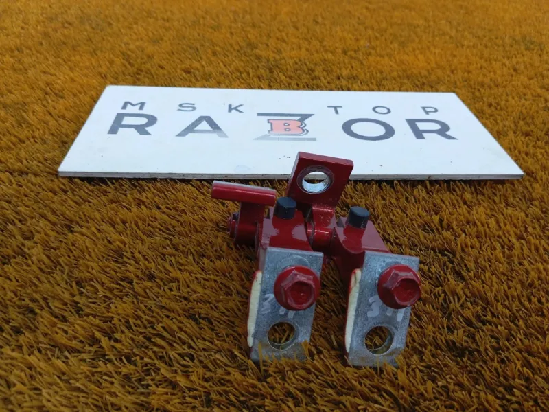 Петля двери