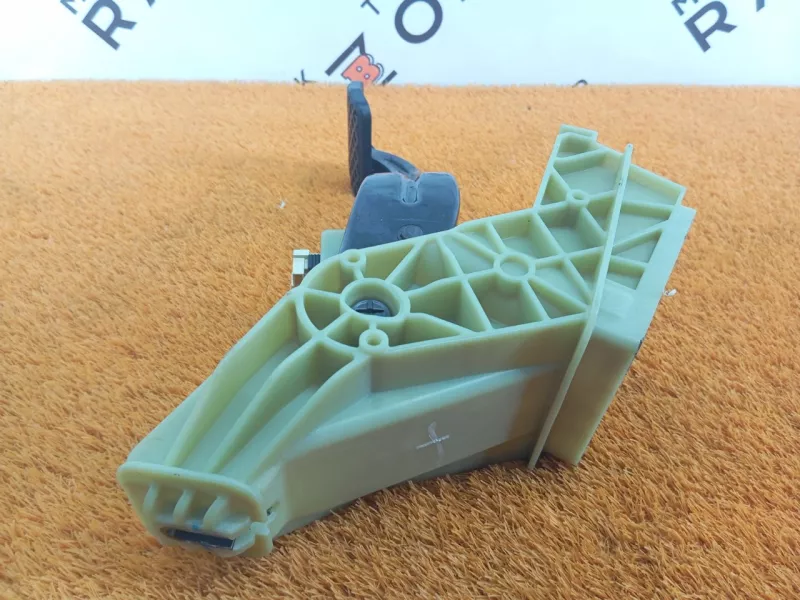 Педаль тормоза