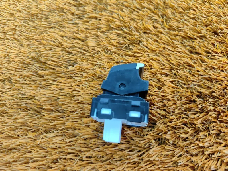 Кнопка стеклоподъемника