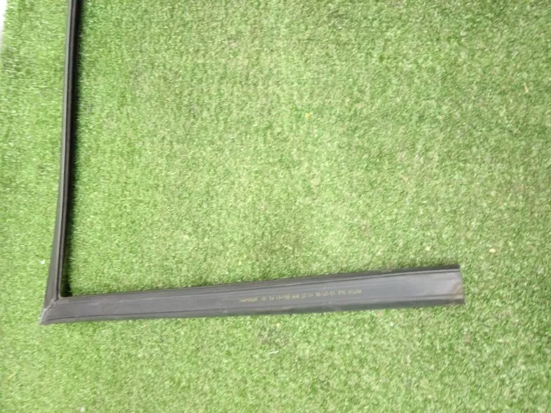 Уплотнитель стекла двери