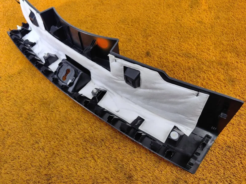 Накладка замка багажника