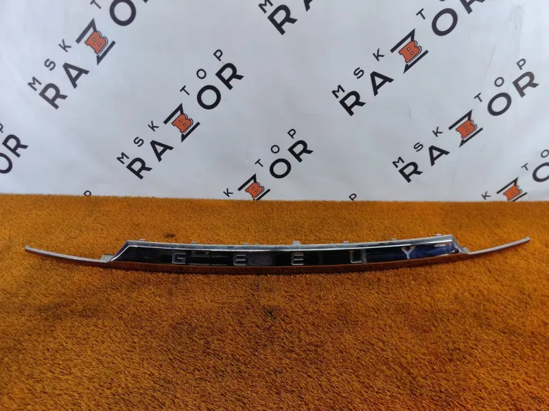 Накладка крышки багажника