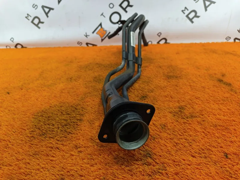 Горловина топливного бака