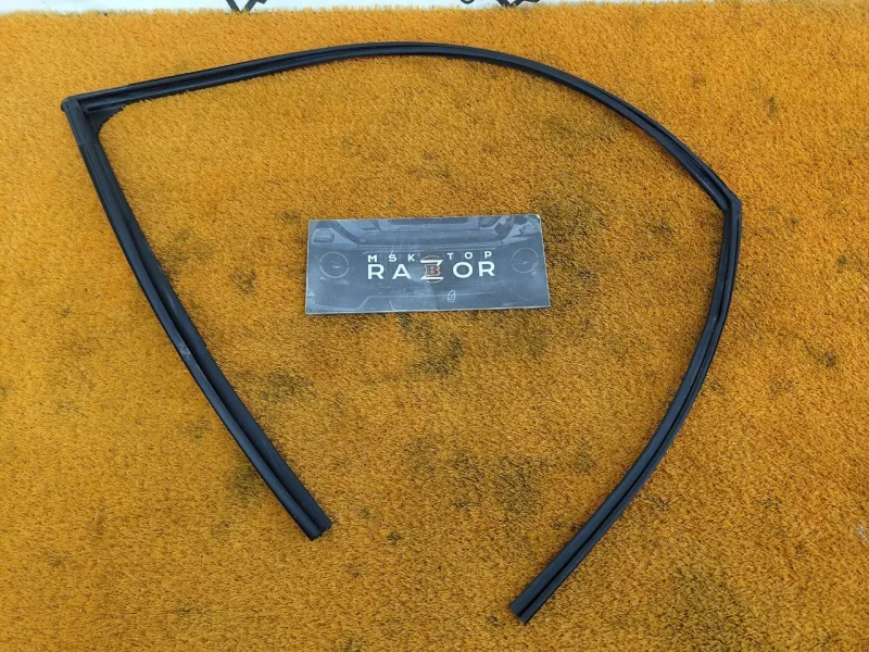 Уплотнитель стекла двери