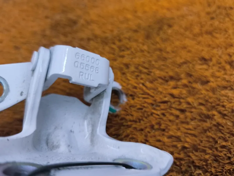 Петля двери