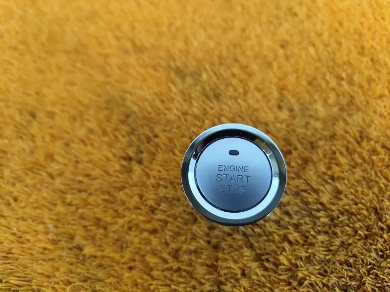 Кнопка запуска двигателя