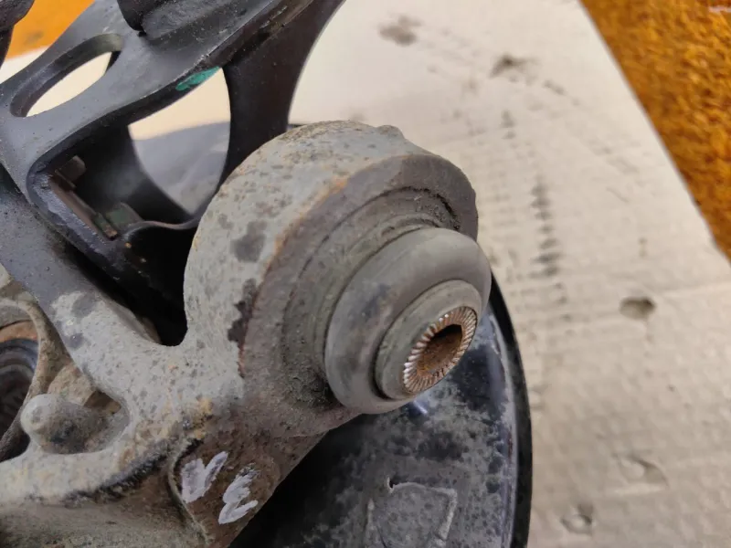 Кулак поворотный