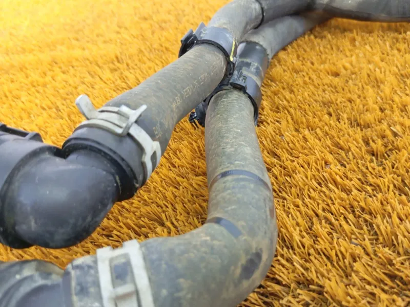 Патрубок отопителя