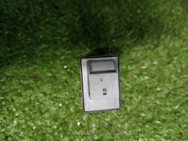 Кнопка стеклоподъемника