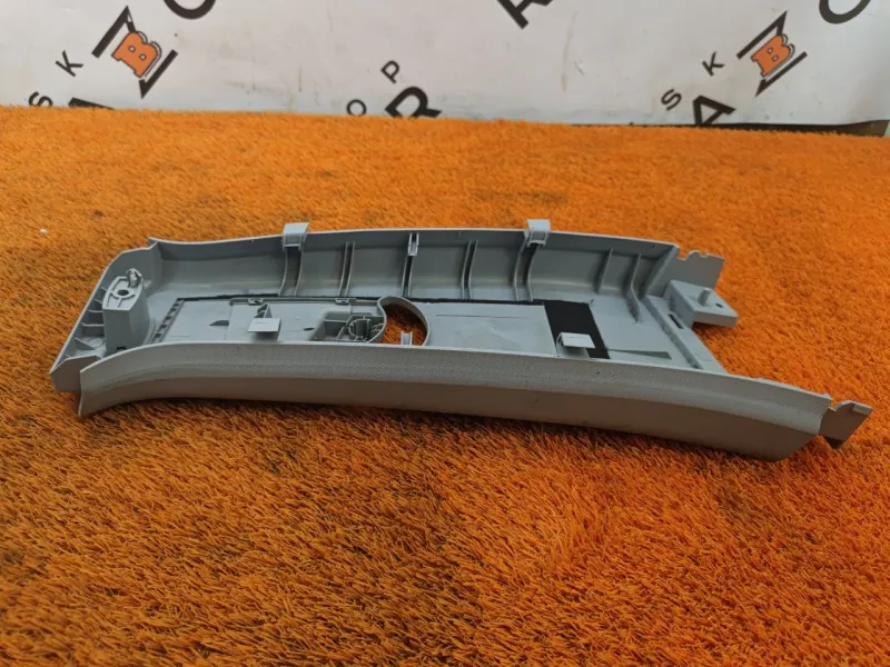 Обшивка центральной стойки