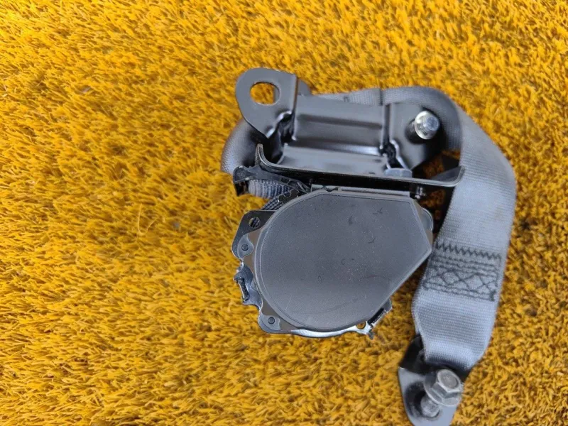 Ремень безопасности