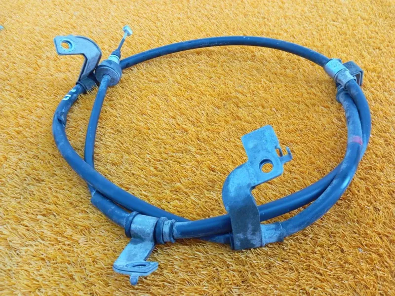 Трос стояночного тормоза