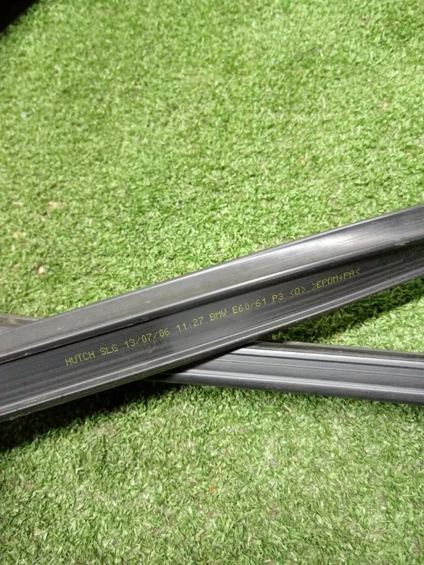 Уплотнитель стекла двери