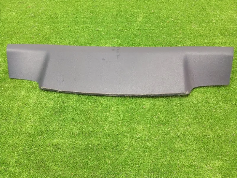 Обшивка двери багажника