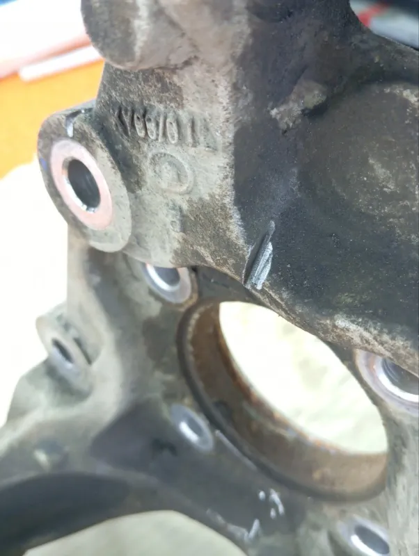 Кулак поворотный