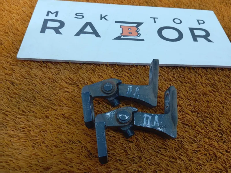 Петля двери