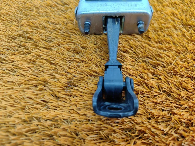 Ограничитель двери