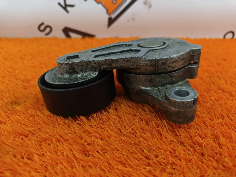 Ролик натяжной навесного оборудования