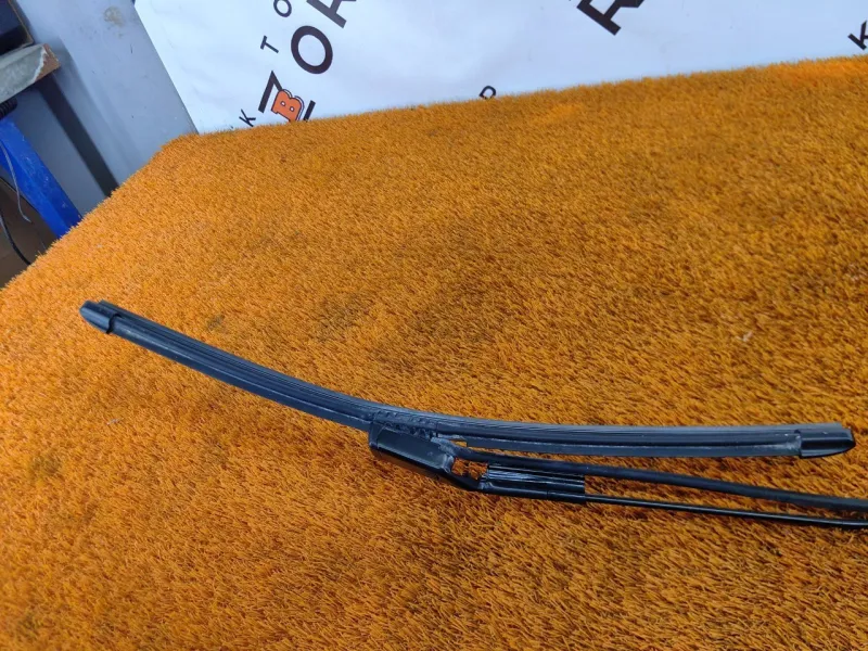 поводок стеклоочистителя