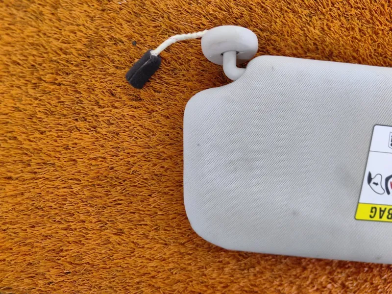 Козырек солнцезащитный